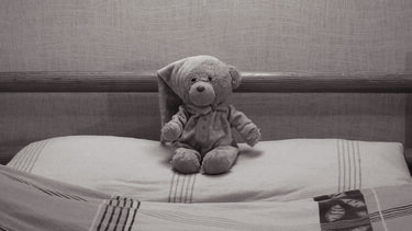 Θρίλερ με το νεκρό κοριτσάκι στο Παλαιό Φάληρο - Σενάρια για trafficking ανηλίκων