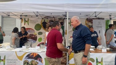 Πλήθος κόσμου στο "Heraklion Flavors: Βεγγέρα στις Κάτω Ασίτες"