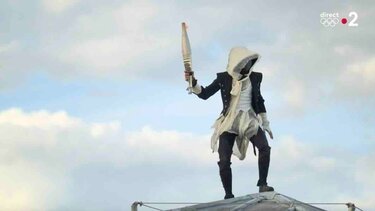 Ολυμπιακοί αγώνες: Ποιος ήταν τελικά ο μασκοφόρος δρομέας; - Τα social media πήραν... φωτιά 