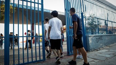 Με αλλαγές το πρώτο κουδούνι στα σχολεία - Στη λίστα κινητά, αποβολές και απουσίες