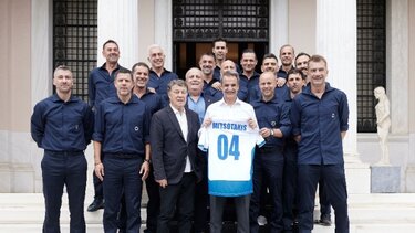 Συνάντηση Μητσοτάκη με την εθνική ομάδα που κατέκτησε το Euro2004