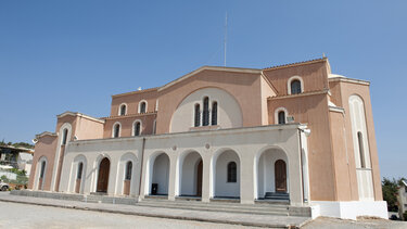 Ποιοι ενοχλούνται από τη δραστήρια Μητρόπολη; 