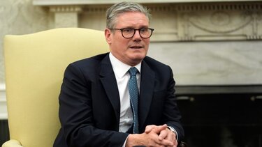 Βρετανία: Η κυβέρνηση Στάρμερ έχει απελάσει 16.400 παράτυπους μετανάστες σε διάστημα έξι μηνών