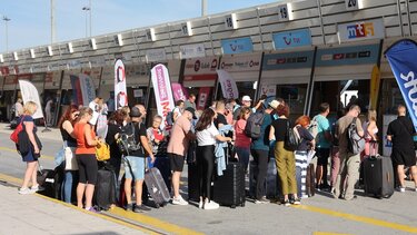 Γερμανοί, Άγγλοι και Γάλλοι επισκέπτες τροφοδοτούν τον ελληνικό τουρισμό