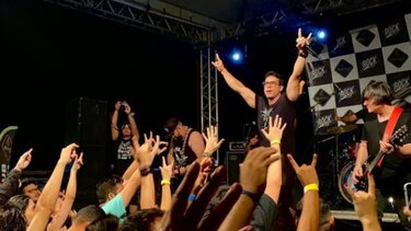 Βραζιλία: Τραγουδιστής πέθανε πάνω στη σκηνή από ηλεκτροπληξία για μια... αγκαλιά