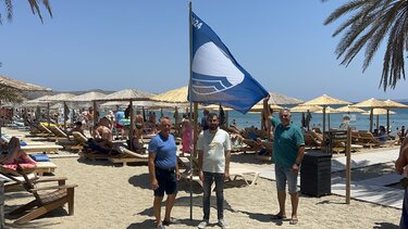 Αναρτήθηκε η γαλάζια σημαία στο Βάι