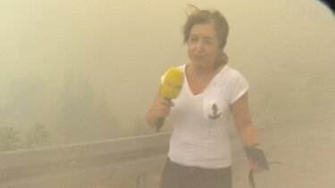 Πυροσβεστικό αεροσκάφος έκανε ... λούτσα ρεπόρτερ ενώ βρισκόταν στον "αέρα"