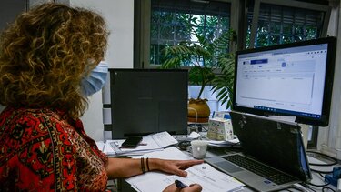 Τέλος χαρτοσήμου: Μετά από 95 χρόνια οδεύει στην κατάργησή του