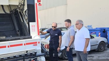 Σε καθαρισμό όλων των κάδων απορριμμάτων προχωρά η Υπηρεσία Καθαριότητας