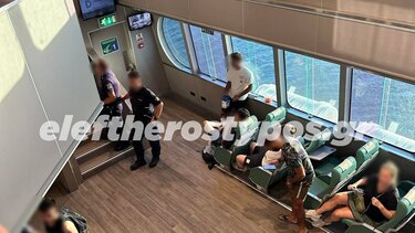Άγρια συμπλοκή επιβατών μέσα σε πλοίο - Επέστρεψε στην Τήνο
