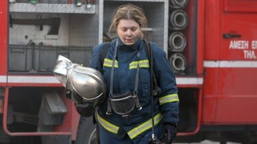 Φωτιά στη Νίκαια - Σηκώθηκαν δύο ελικόπτερα