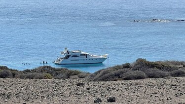 Παρά τις απαγορεύσεις, επέστρεψαν στη Χρυσή οι καλύβες!