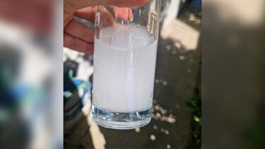 Γιατί βγαίνει άσπρο το νερό από τις βρύσες στον Ξηροπόταμο;