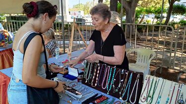 Άνοιξε αυλαία το "παζάρι δεύτερο χέρι - χέρι βοήθειας"