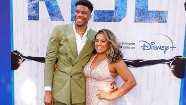 Υπό τη δύση του ηλίου και γεμάτο VIP καλεσμένους το γαμήλιο πάρτι του Αντετοκούνμπο