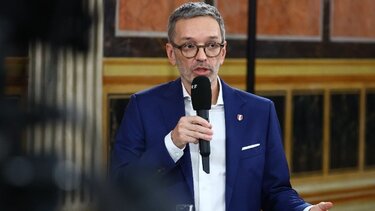 Αυστρία: Νικητής των εκλογών το ακροδεξιό FPÖ - «Έτοιμος» δηλώνει ο Χέρμπερτ Κικλ