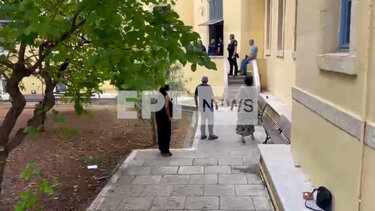 Προπηλάκισαν τον 39χρονο για την ενδοοικογενειακή βία έξω από τα δικαστήρια Χανίων