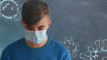 Έφηβοι 14 ετών με μυαλό 18χρονου: Η πανδημία "γέρασε" τον εγκέφαλο των νέων