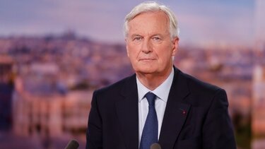 Δυσοίωνες προοπτικές για το ευρώ, μετά την ανατροπή της Γαλλικής κυβέρνησης