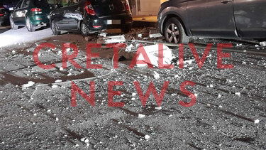 Έπεσε μπαλκόνι στα Τρία Πεύκα 