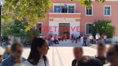 Πλήθος κόσμου έξω από τα δικαστήρια της Νεάπολης για την παράνομη βόσκηση