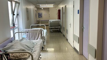 "Τα ράντζα έφτασαν μέχρι την είσοδο της Ψυχιατρικής στο ΠΑΓΝΗ"