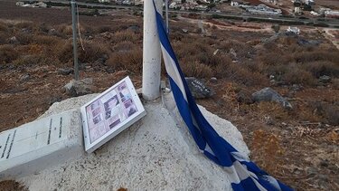 Άγνωστοι έσκισαν και κατέβασαν την ελληνική σημαία στον Κοψά!