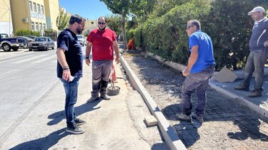 Προχωρούν οι εργασίες κατασκευής πεζοδρομίων στο Ηράκλειο