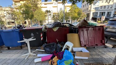 Σκουπίδια παντού: "Πριν κατηγορήσουμε τον Δήμο ας σκεφτούμε, εμείς τι κάνουμε;"