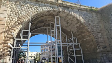 Αυτή είναι η μεγάλη μεταλλική κατασκευή για την αποκατάσταση της Χανιώπορτας- Δείτε βίντεο