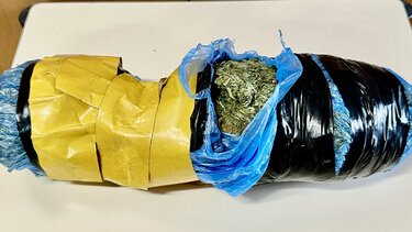 Σαββατιάτικη διανομή πακέτου ... κάνναβης!