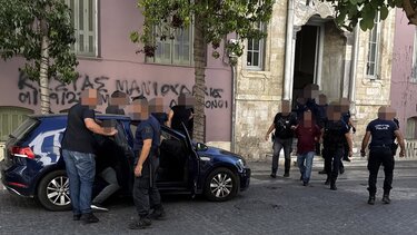 Μαλεβίζι: μετά τα απορριμματοφόρα ο εμπρηστής «καίει» και τον φερόμενo ηθικό αυτουργό