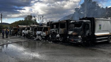 Φωτιά στο αμαξοστάσιο του Δ. Μαλεβιζίου: Λύση για τα απορρίμματα αναζητά ο Δήμαρχος