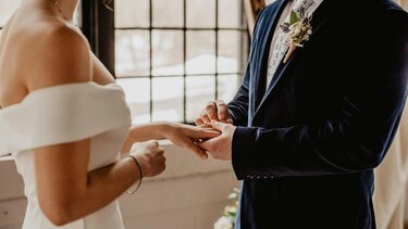 Χαμός σε γαμήλιο γλέντι στη Λάρισα: Πιάστηκαν στα χέρια οι συμπέθεροι - Έφυγε το ζευγάρι