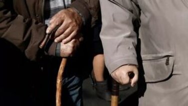 Ερήμωση τόπων και απομόνωση: Πώς επηρεάζουν οι φυσικές καταστροφές τους ηλικιωμένους