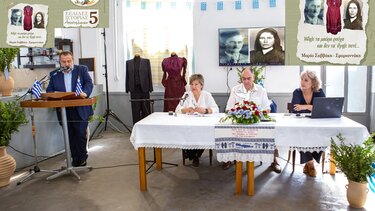 "Ήβαλε τα μαύρα ρούχα και δεν τα 'βγαλε ποτέ....": Πλήθος κόσμου στην ημερίδα-αφιέρωμα για τον Ελληνοϊταλικό Πόλεμο 