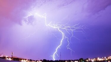 Τον χτύπησε κεραυνός την ώρα που εργαζόταν - Στο νοσοκομείο Χανίων ένας 40χρονος άνδρας