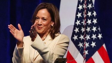 Η Κάμαλα Χάρις δημοσιοποίησε τον ιατρικό φάκελό της κι «άδειασε» τον Τραμπ