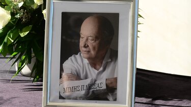 Μίμης Πλέσσας: Σε λαϊκό προσκύνημα η σορός του 