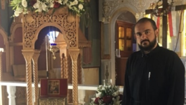 Ιερέας έσωσε συνταξιούχο από απάτη - Θα έδινε 10.000 ευρώ