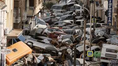 στοιβαγμένα αυτοκίνητα 