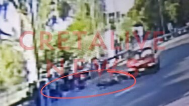 Σοκαριστικό τροχαίο: Μηχανάκι παρέσυρε δάσκαλο μπροστά στα μάτια των μαθητών του