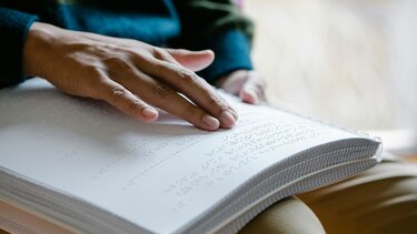 Προσοχή σε όσους ζητούν χρήματα στον δρόμο για τους τυφλούς