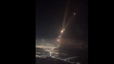 Μέση Ανατολή: Πιλότος αεροπλάνου κατέγραψε τη στιγμή της πυραυλικής επίθεσης κατά του Ισραήλ