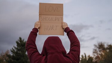 Ενδοοικογενειακή Βία