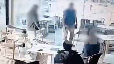 πυροβολισμοι καφετέρια