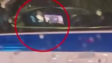 ΕΔΕ για τους αστυνομικούς που έπαιζαν φρουτάκια μέσα στο περιπολικό