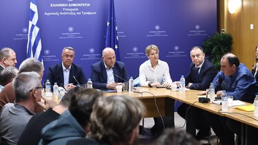 ΥΠΑΑΤ - Μπλόκα αγροτών