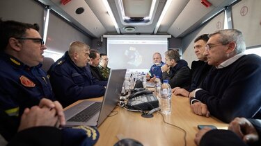 mitsotakis santorini