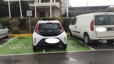 Πάρκινγκ, ηλεκτρικά οχήματα